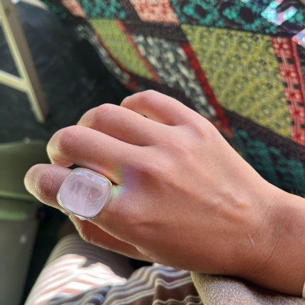 anillo cuarzo rosa baño plata premium