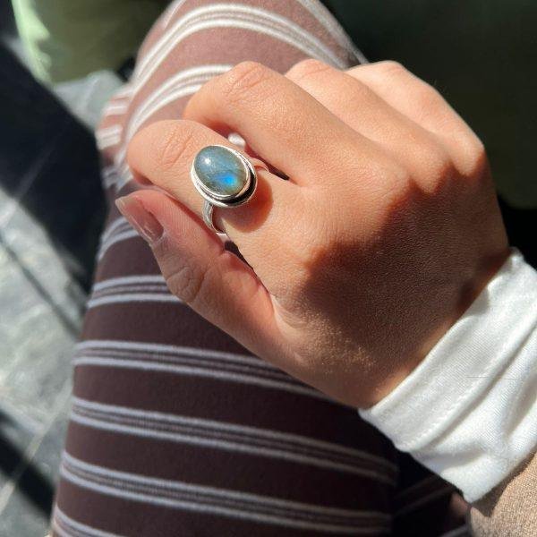anillo labradorita baño de plata premium